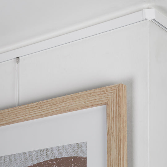 STAS minirail - Élégant système de cimaise pour accroche tableau.